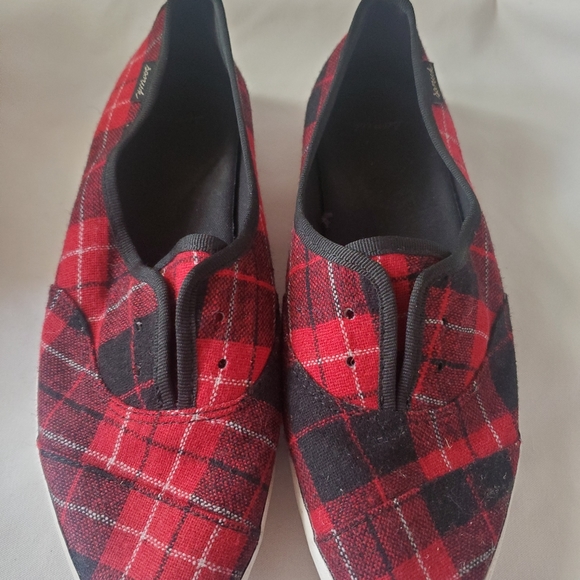 Shoes - Picture 2 of 16